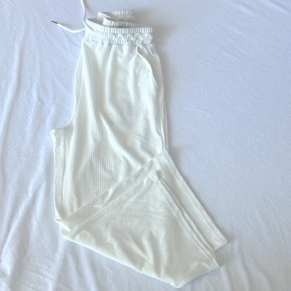 Off White Lounge Set - Picture 2 of 3